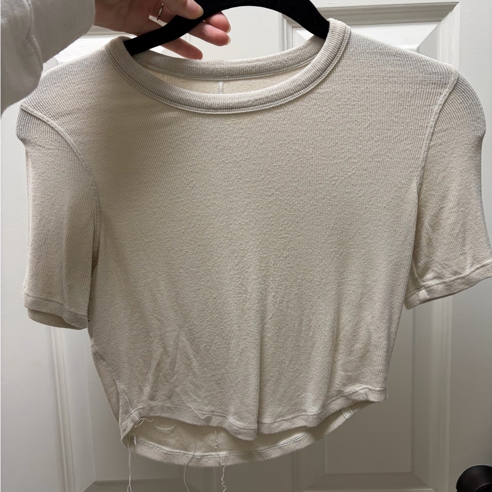Lululemon Women’s Cream Short-Sleeve Crop Tee